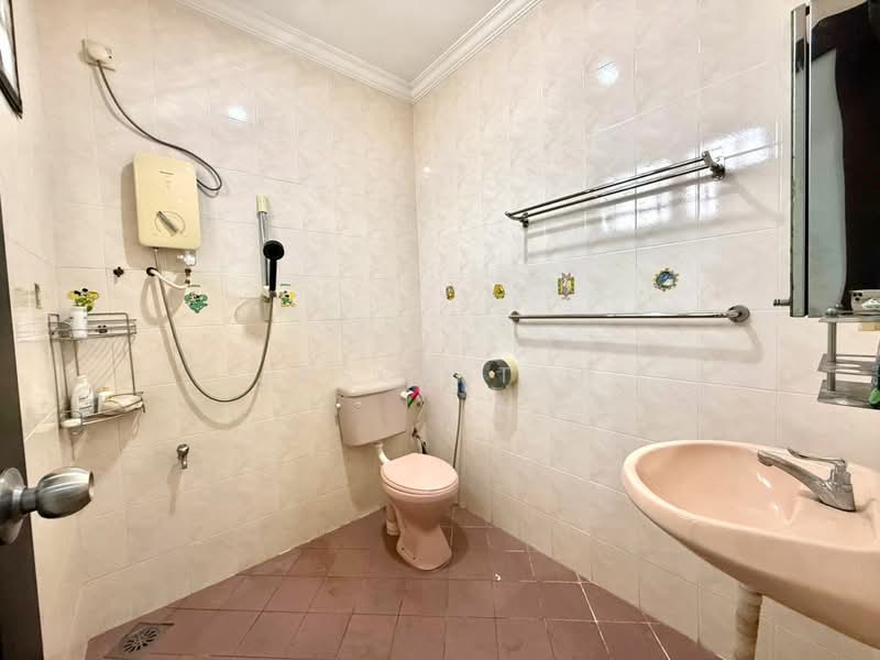 Semi-Detached House for Sale in Taman Megah Ria (Masai) - Jason Tan - Bathroom - PropertyGuru.com.my