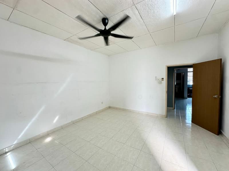 2-storey Terraced House for Rent in Taman Bestari Indah (Ulu Tiram) - Janice Yong - Living Room - PropertyGuru.com.my