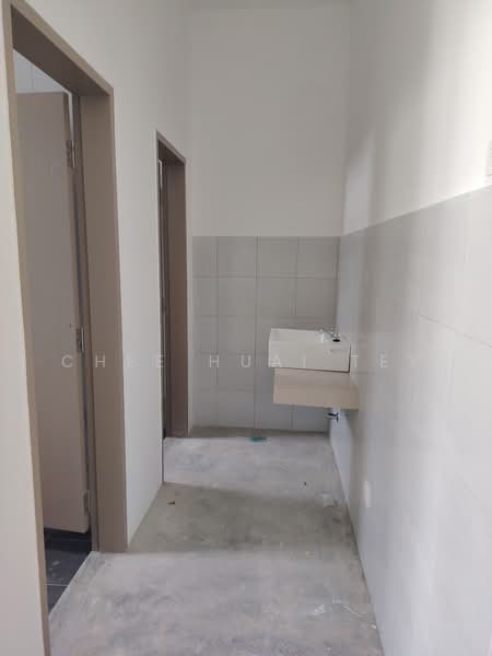 Shop / Office for Rent in Taman Sutera (Kajang) - Chee Huai Tey - Bathroom - PropertyGuru.com.my