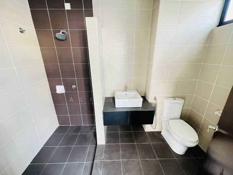 2-storey Terraced House for Sale in Rawang (Selangor) - Alice Low - Bathroom - PropertyGuru.com.my