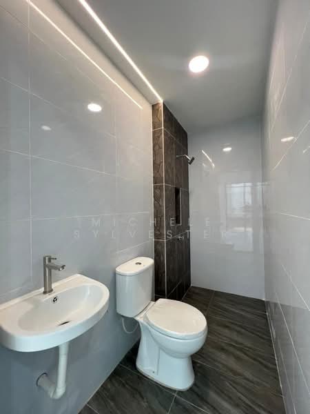 Bungalow for Sale in Taman Kebun Teh (Johor Bahru) - Michele Sylvester - Bathroom - PropertyGuru.com.my