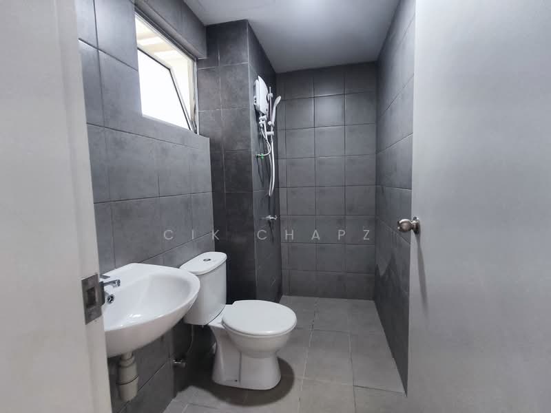 Residensi Sateria untuk Untuk Disewa - RM 1,600 /bulan, Mac 2026 - Bathroom - PropertyGuru.com.my