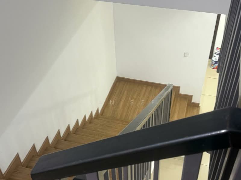 Bandar Bukit Raja : Ayra 2 untuk Untuk Disewa - RM 2,000 /bulan, Mac 2026 - Staircase - PropertyGuru.com.my