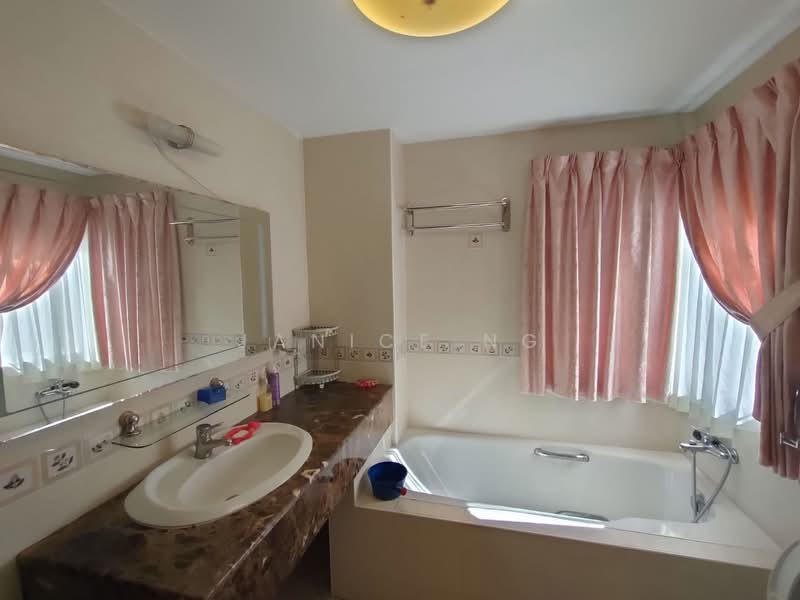 Bungalow for Rent in Sierramas (Sungai Buloh) - Janice Ng - Bathroom - PropertyGuru.com.my
