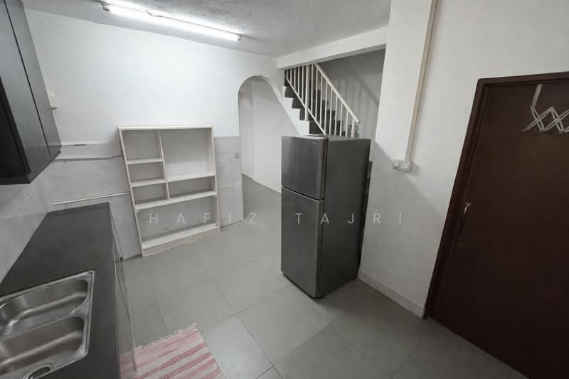 Kampung Tasik Tambahan untuk Untuk Dijual - RM 410,000, Mac 2026 - Kitchen - PropertyGuru.com.my