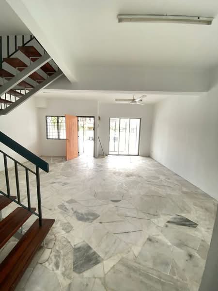2-storey Terraced House for Sale in Bandar Bukit Beruntung (Bukit Beruntung) - Lucas Loh - Living Room - PropertyGuru.com.my