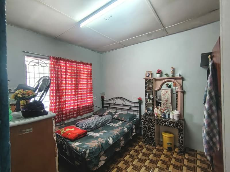 1-storey Terraced House for Sale in Taman Sentosa (Klang) - Tan Bee Choo - Bedroom - PropertyGuru.com.my