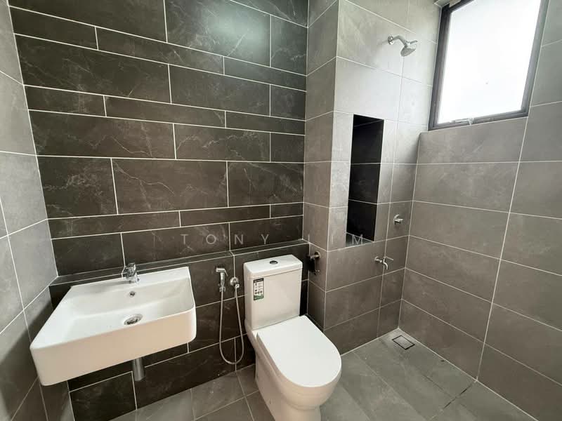 Senadi Hill Senadi Hill Senadis Hills untuk Untuk Disewa - RM 3,600 /bulan, Mac 2026 - Bathroom - PropertyGuru.com.my