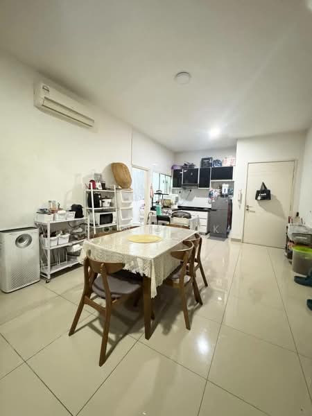 Apartment for Sale at Nusa Heights (Nusa Puncak) - Fong Lik - Dining Room - PropertyGuru.com.my