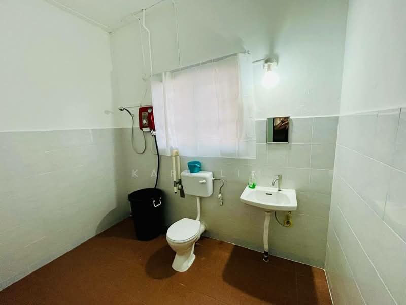 Taman Kolam Air untuk Untuk Disewa - RM 2,900 /bulan, Mac 2026 - Bathroom - PropertyGuru.com.my