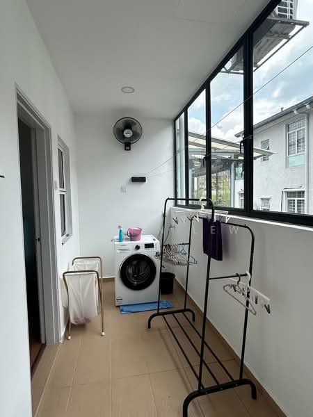 2.5-storey Terraced House for Rent in Taman Setia 2 (Balakong) - Justin Lew - Balcony - PropertyGuru.com.my