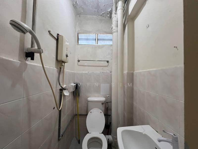 Sinar Bukit Dumbar untuk Untuk Disewa - RM 1,200 /bulan, Mac 2026 - Bathroom - PropertyGuru.com.my