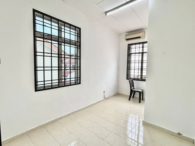 Rumah Teres 2 Tingkat untuk Dijual di Teluk Kumbar (Penang) - Ty Tan - PropertyGuru.com.my