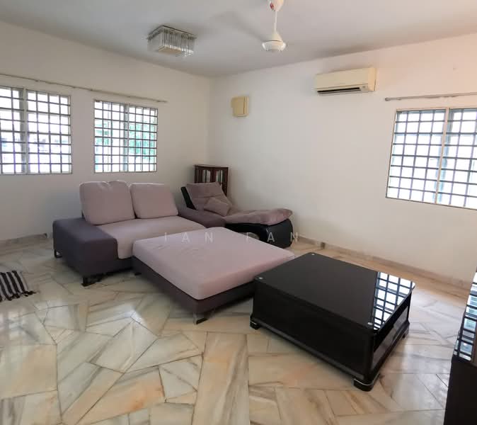 2-storey Terraced House for Sale in Bandar Putra Permai (Seri Kembangan) - Ian Fan - Living Room - PropertyGuru.com.my