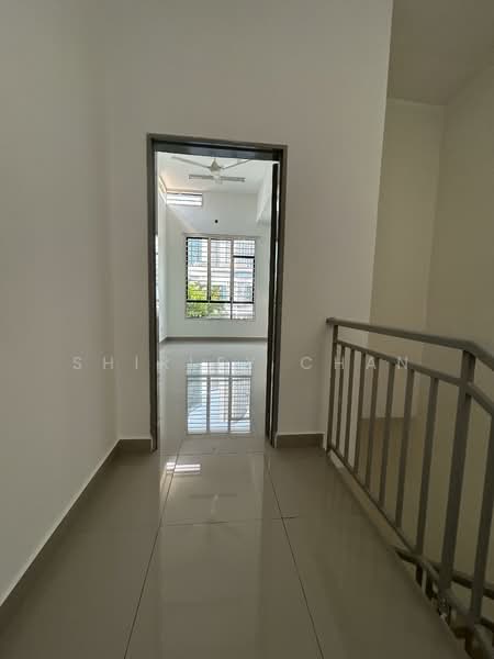 2-storey Terraced House for Sale in Setia Indah (Setia Alam) - Shirley Chan - Corridor - PropertyGuru.com.my