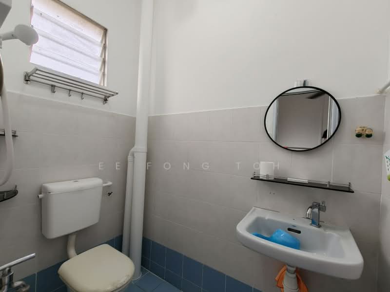 Flat for Sale at Taman Seri Setanggi - Ee Fong Toh - Bathroom - PropertyGuru.com.my