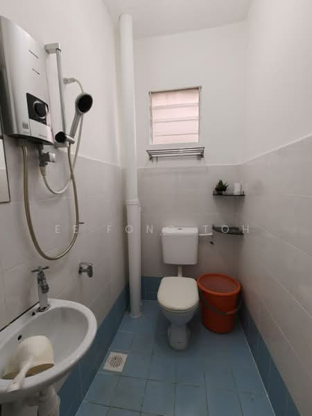 Flat for Sale at Taman Seri Setanggi - Ee Fong Toh - Bathroom - PropertyGuru.com.my