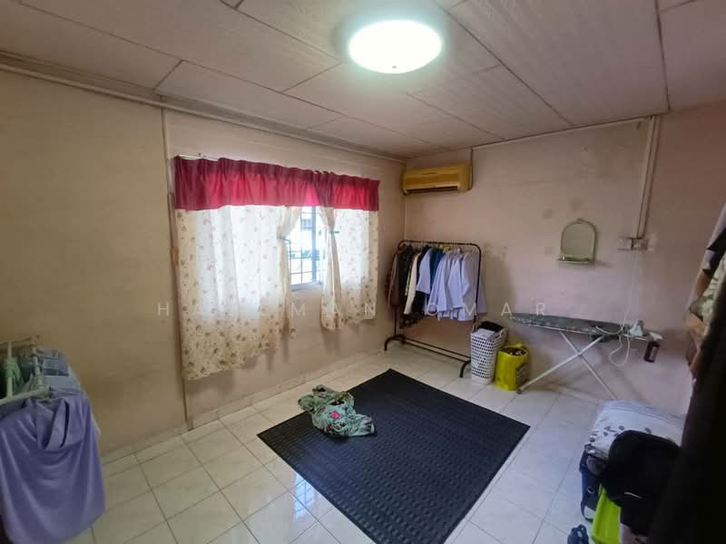 [Freehold - Renovated] 2-Storey Terrace Fasa 1 Taman Sri Gombak untuk Untuk Dijual - RM 420,000, Apr 2026 - Bedroom - PropertyGuru.com.my