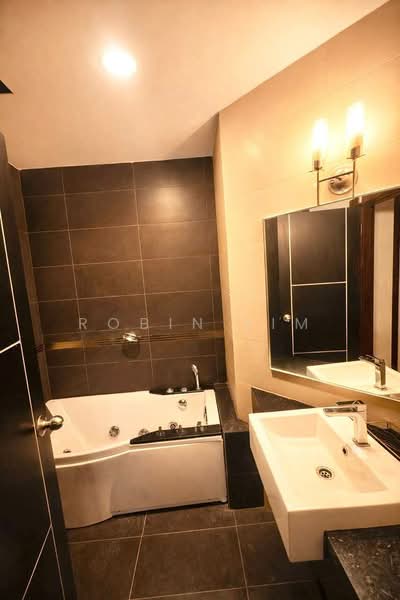 Anjung Seri untuk Untuk Dijual - RM 550,000, Mac 2026 - Bathroom - PropertyGuru.com.my