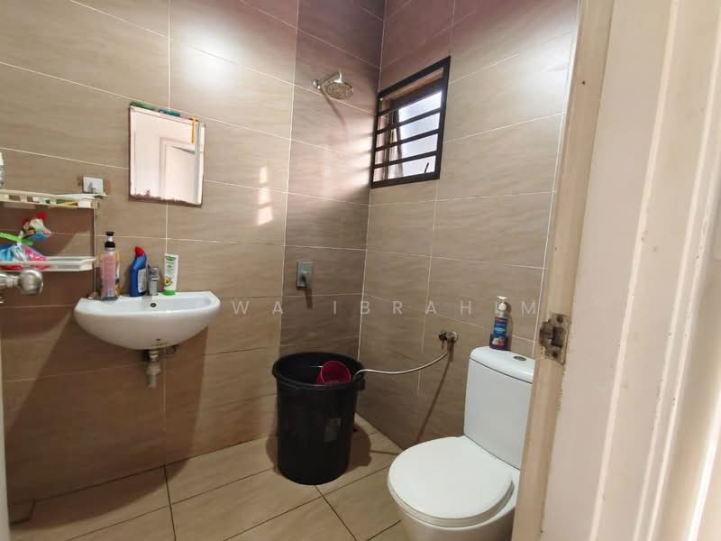 2-storey Terraced House for Sale in Kota Seriemas (Nilai) - Hawa Ibrahim - Bathroom - PropertyGuru.com.my