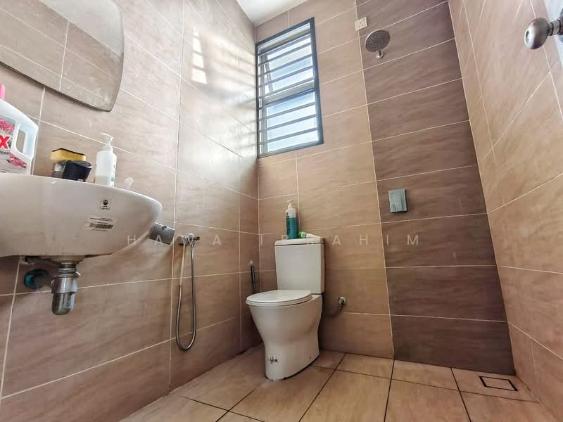 2-storey Terraced House for Sale in Kota Seriemas (Nilai) - Hawa Ibrahim - Bathroom - PropertyGuru.com.my
