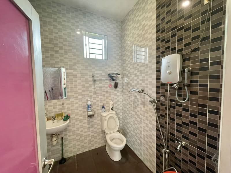 Semi-Detached House for Sale in Taman Nusa Bestari (Iskandar Puteri (Nusajaya)) - Karine Sior - Bathroom - PropertyGuru.com.my