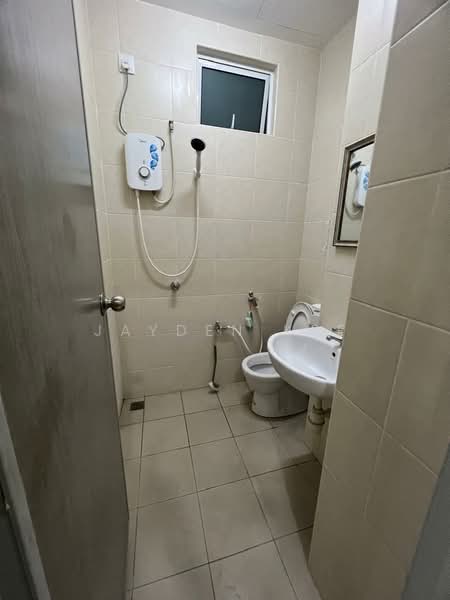Service Residence for Sale at Avenue Garden - Jayden Kee - Bathroom - PropertyGuru.com.my