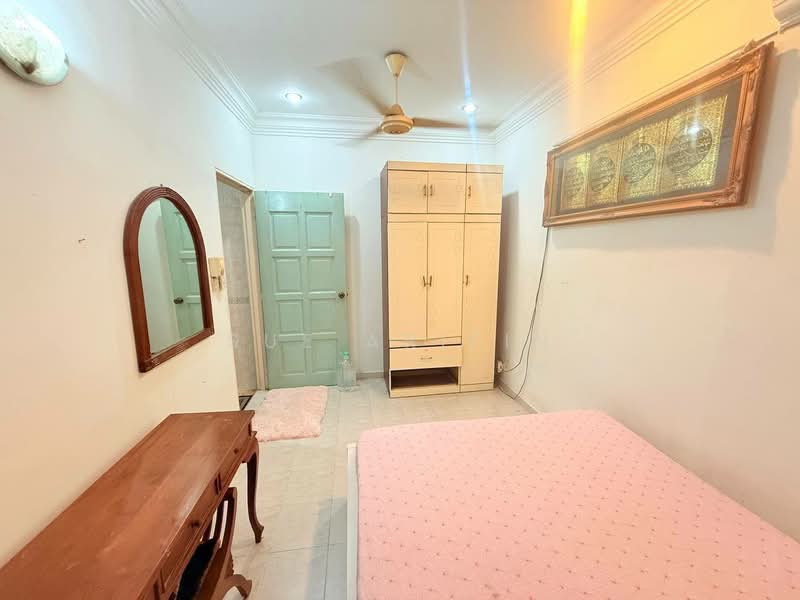 2-storey Terraced House for Sale in Seksyen 7 (Shah Alam) - Sue Arifin - Bedroom - PropertyGuru.com.my