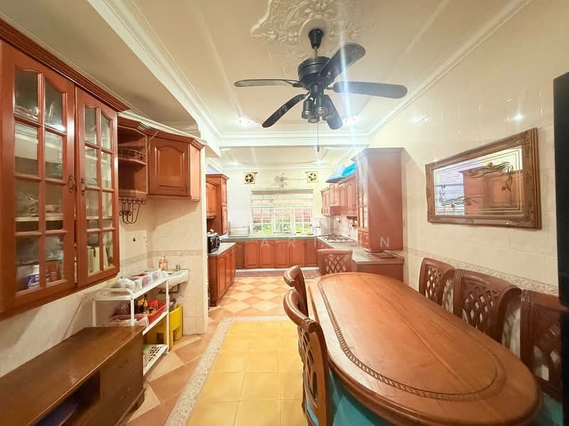 2-storey Terraced House for Sale in Seksyen 7 (Shah Alam) - Sue Arifin - Kitchen - PropertyGuru.com.my