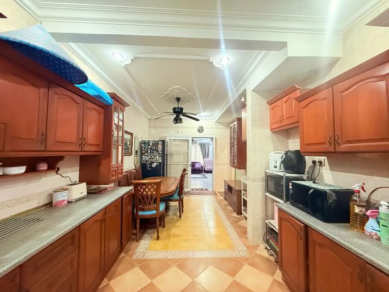 2-storey Terraced House for Sale in Seksyen 7 (Shah Alam) - Sue Arifin - Kitchen - PropertyGuru.com.my