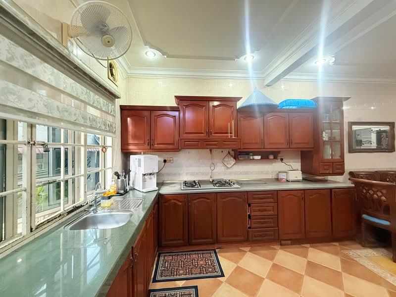 2-storey Terraced House for Sale in Seksyen 7 (Shah Alam) - Sue Arifin - Kitchen - PropertyGuru.com.my