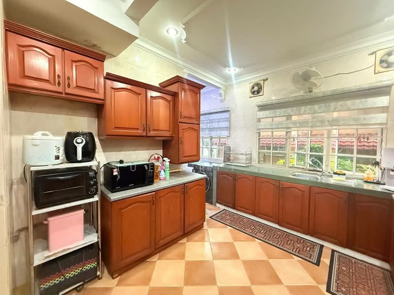 2-storey Terraced House for Sale in Seksyen 7 (Shah Alam) - Sue Arifin - Kitchen - PropertyGuru.com.my