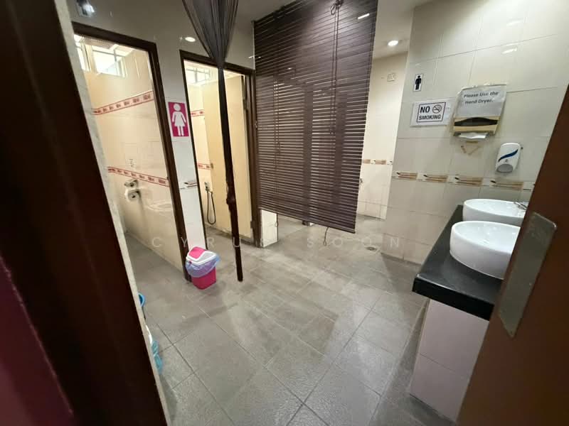 Semi-D Factory for Sale in Batu Caves (Selangor) - Cyrus Soon - Bathroom - PropertyGuru.com.my