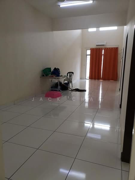 1-storey Terraced House for Sale in Bandar Putra (Kulai) - Jack Chai - Living Room - PropertyGuru.com.my