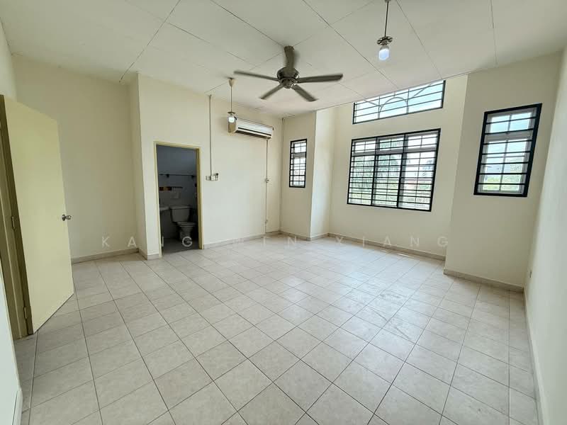 Rumah Teres untuk Dijual di Taman Desa Tebrau (Tebrau) - Kang Wen Xiang - Living Room - PropertyGuru.com.my