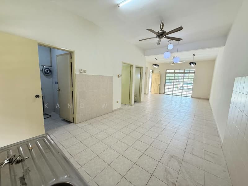 Rumah Teres untuk Dijual di Taman Desa Tebrau (Tebrau) - Kang Wen Xiang - Living Room - PropertyGuru.com.my