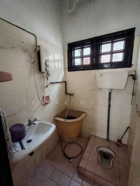 Rumah Berkembar untuk Dijual di Taman Kin Mee (Ipoh) - Selina Wong - Bathroom - PropertyGuru.com.my