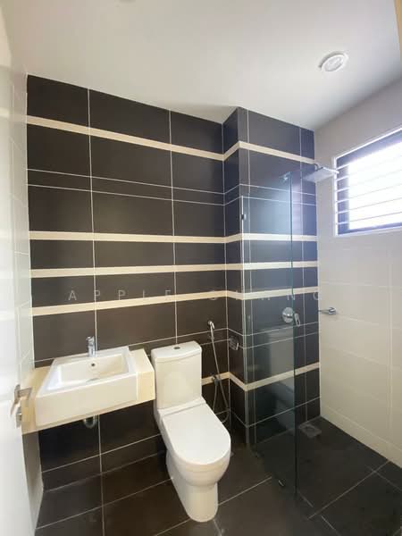 Semi-Detached House for Rent in 16 Sierra (Puchong) - Apple Chang - Bathroom - PropertyGuru.com.my
