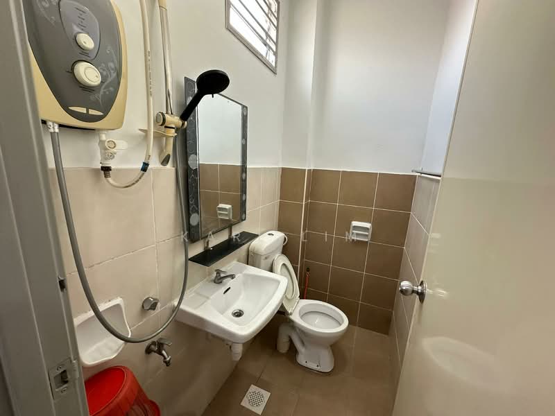 Taman Daya @ Jalan Pinang untuk Untuk Disewa - RM 2,800 /bulan, Apr 2026 - Bathroom - PropertyGuru.com.my