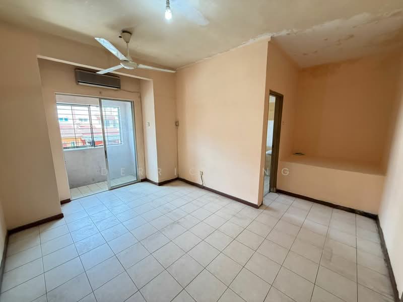 3 Storey Terrace House @ Subang Impian U5 untuk Untuk Dijual - RM 540,000, Mac 2026 - Balcony - PropertyGuru.com.my