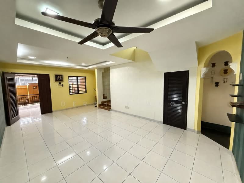 Rumah Teres 3-Tingkat untuk Dijual di Subang Bestari (Shah Alam) - Derrick Ang - Living Room - PropertyGuru.com.my
