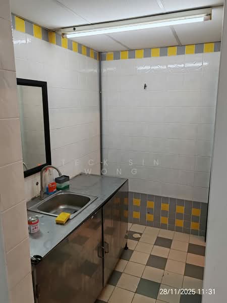 Pejabat untuk Disewa di Petaling Jaya (Selangor) - Teck Sin Wong - Pantry - PropertyGuru.com.my