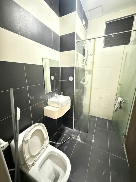 Service Residence for Rent at D'Secret Garden (Pangsapuri Kempas Indah) - Mandy Goh Siew Li - Bathroom - PropertyGuru.com.my