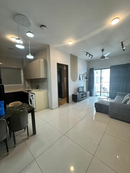 Bay Point @ Country Garden Danga Bay untuk Untuk Disewa - RM 2,400 /bulan, Mac 2026 - Living Room - PropertyGuru.com.my