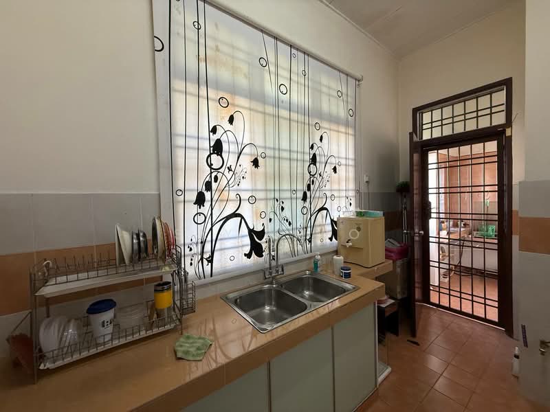 1-storey Terraced House for Sale in Taman Bestari Indah (Ulu Tiram) - Sky Khoo - Kitchen - PropertyGuru.com.my