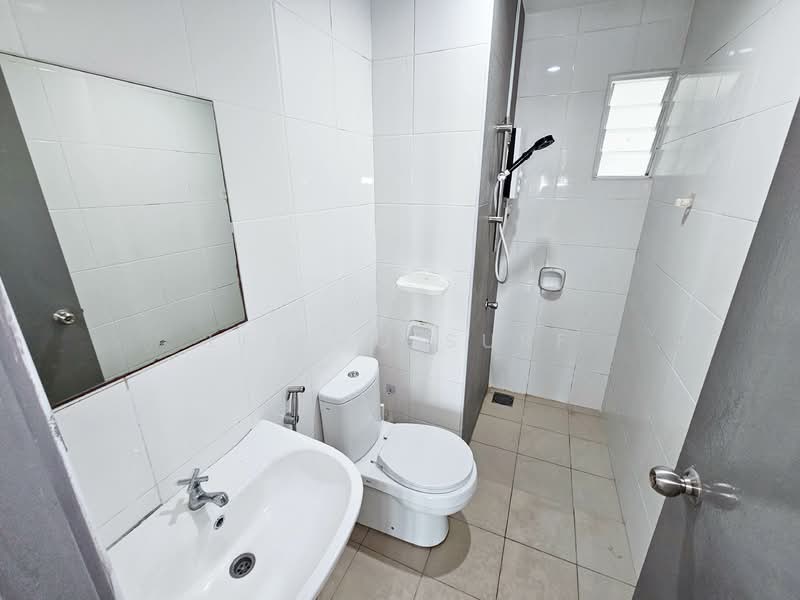 Kondominium untuk Disewa di Subang Parkhomes - Lee Jo Surf - Bathroom - PropertyGuru.com.my