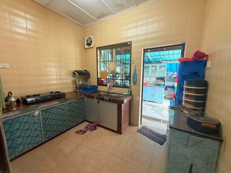 Taman Pelangi Indah untuk Untuk Dijual - RM 1,180,000, Mac 2026 - Kitchen - PropertyGuru.com.my