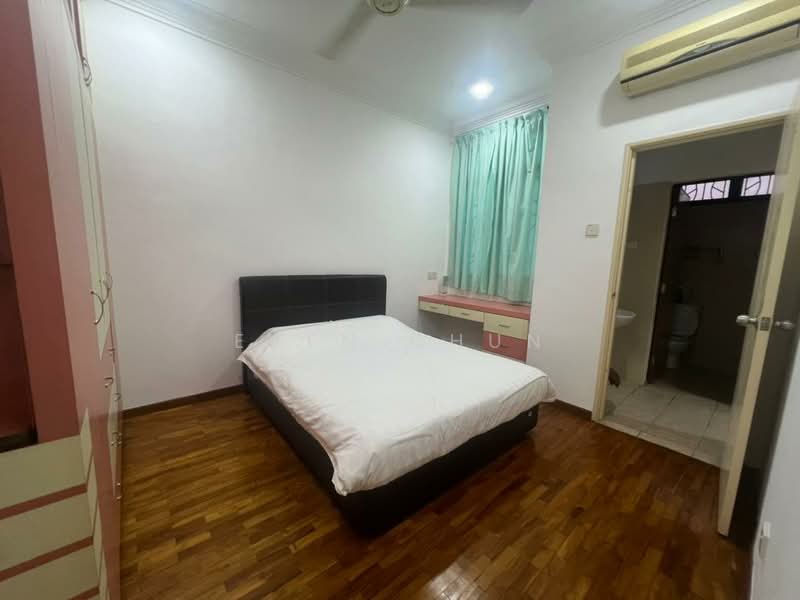 2.5-storey Terraced House for Rent in Taman Sutera (Johor Bahru) - Even Chun - Bedroom - PropertyGuru.com.my