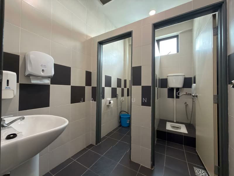 Factory for Sale in Johor Bahru (Johor) - Jay Pun - Bathroom - PropertyGuru.com.my