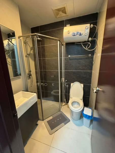 Kondominium untuk Dijual di Royal Strand @ Country Garden Danga Bay - Tok CJ - Bathroom - PropertyGuru.com.my